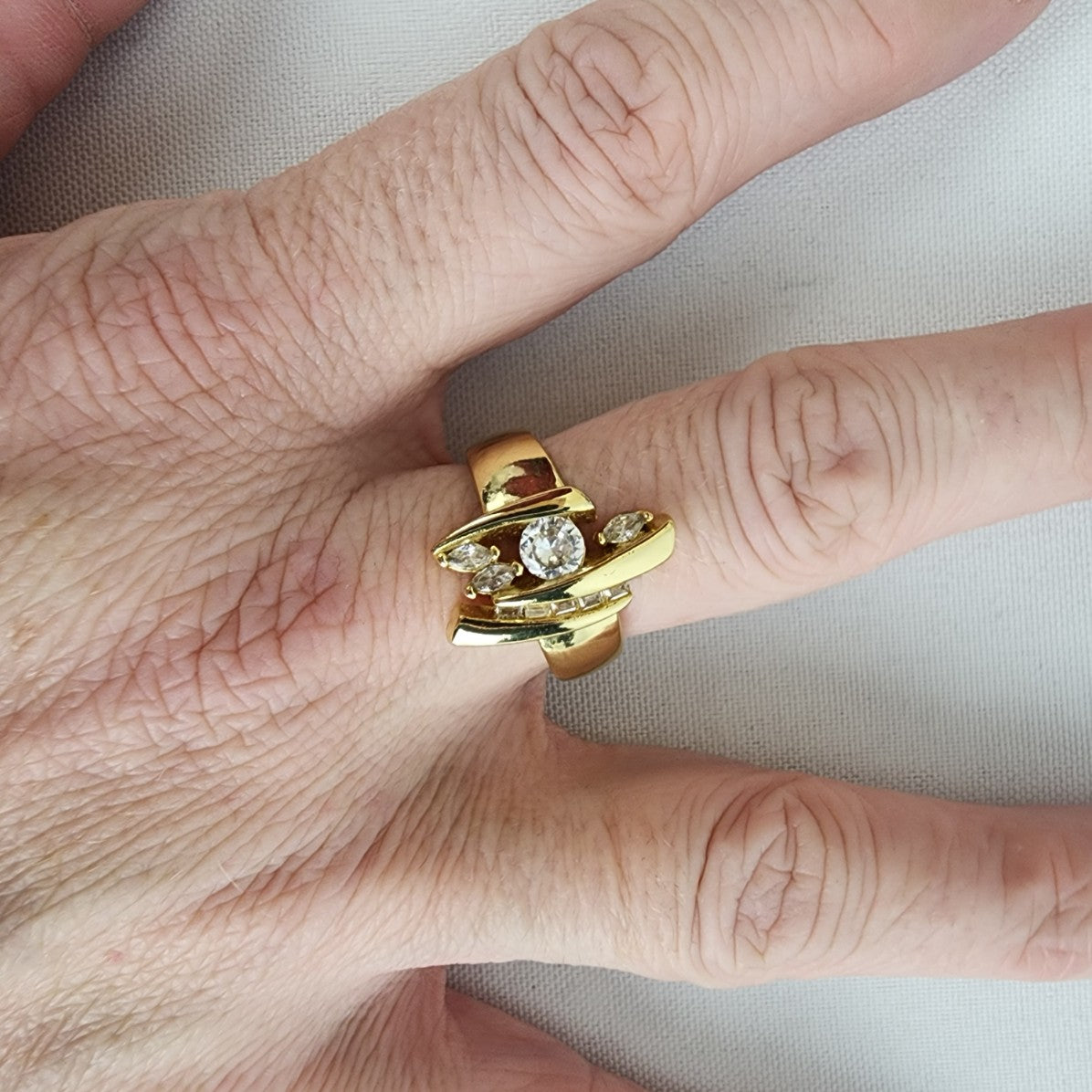 Gold Tone Crystal Stone Ring Size 9