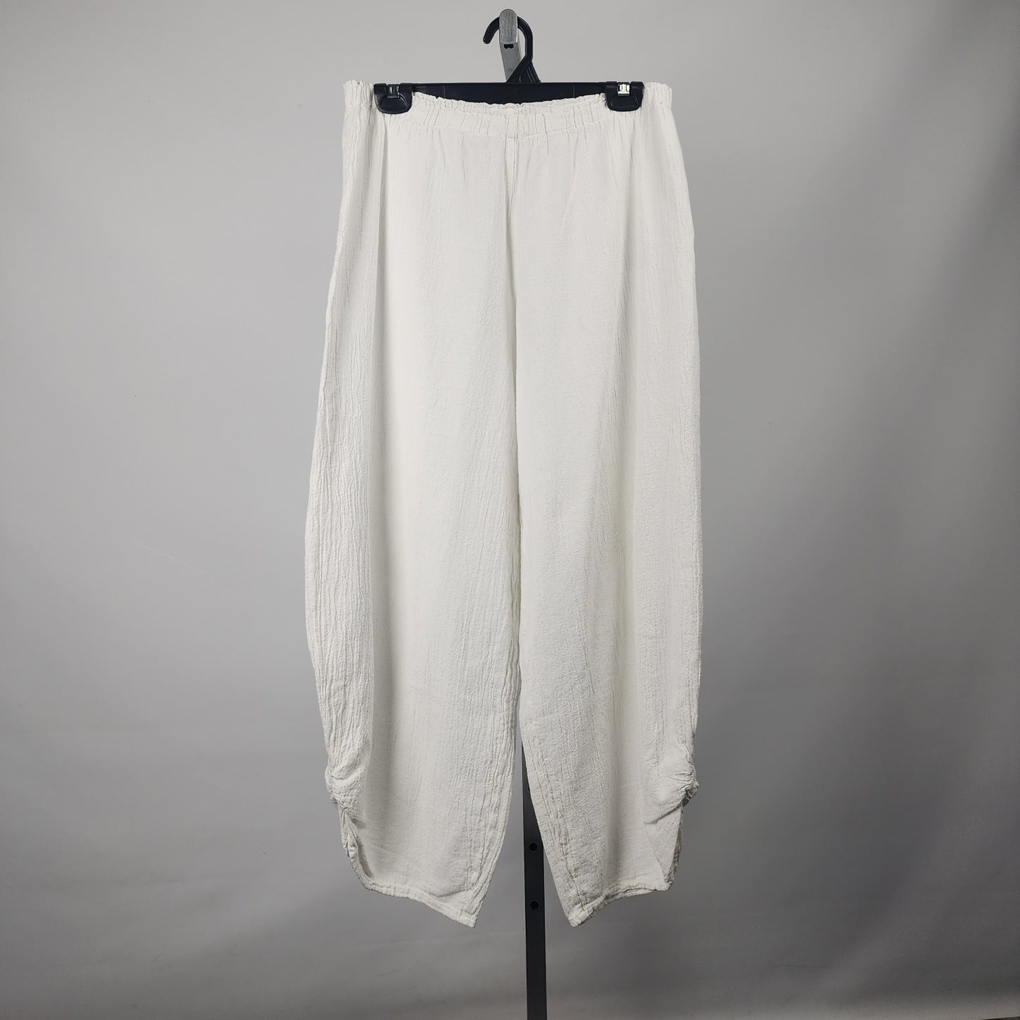 Abaca White Cotton Balloon Leg Pants Size L