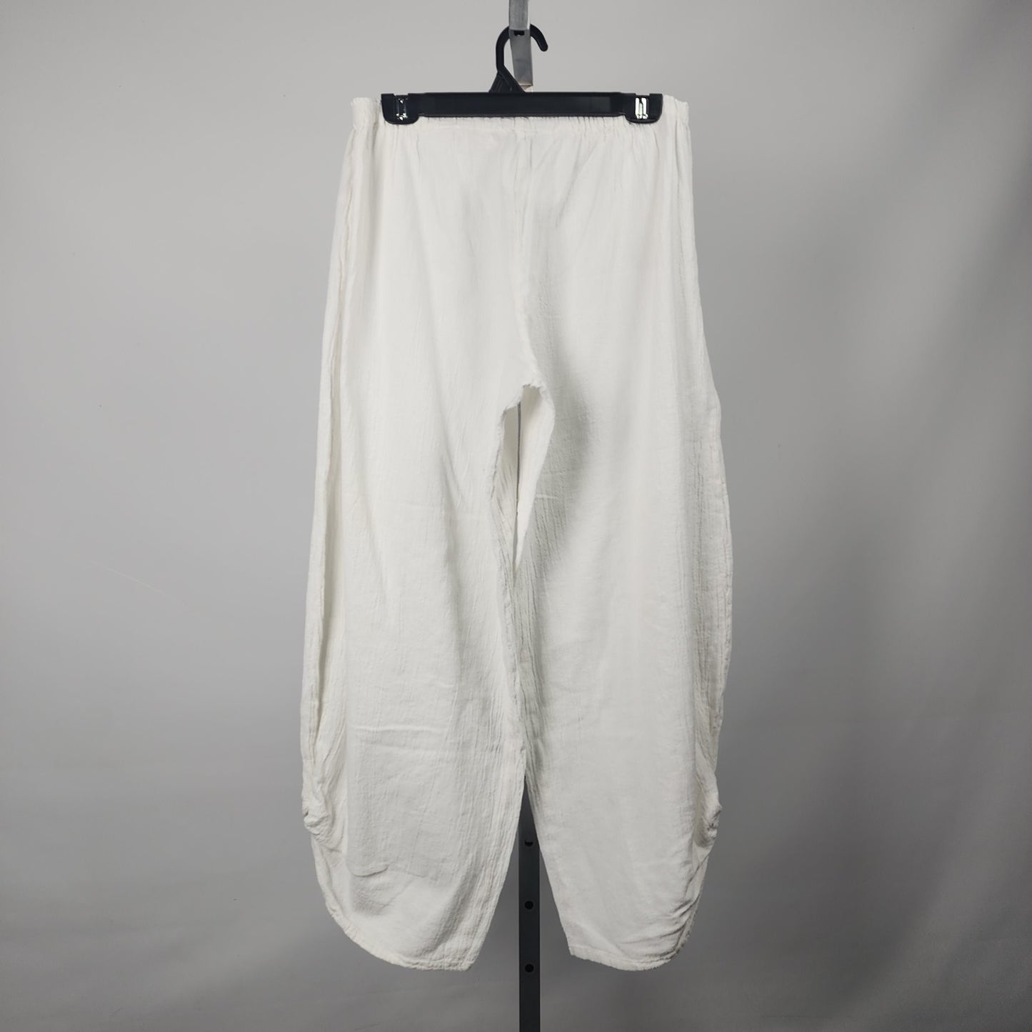 Abaca White Cotton Balloon Leg Pants Size L