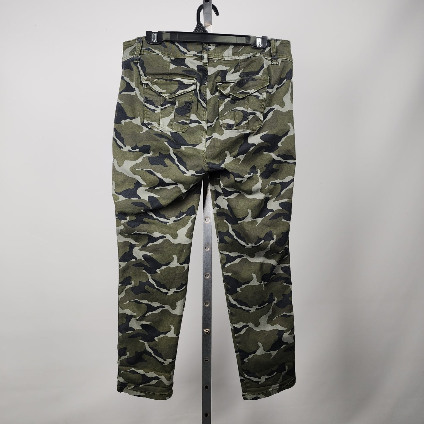 Torrid Green Camo Print Pants Size 14