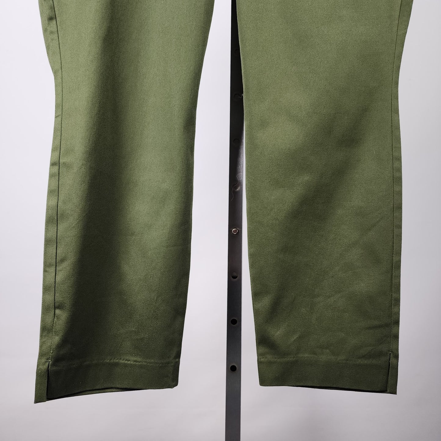 Old Navy Olive Green Cotton Cropped Pants Size 18