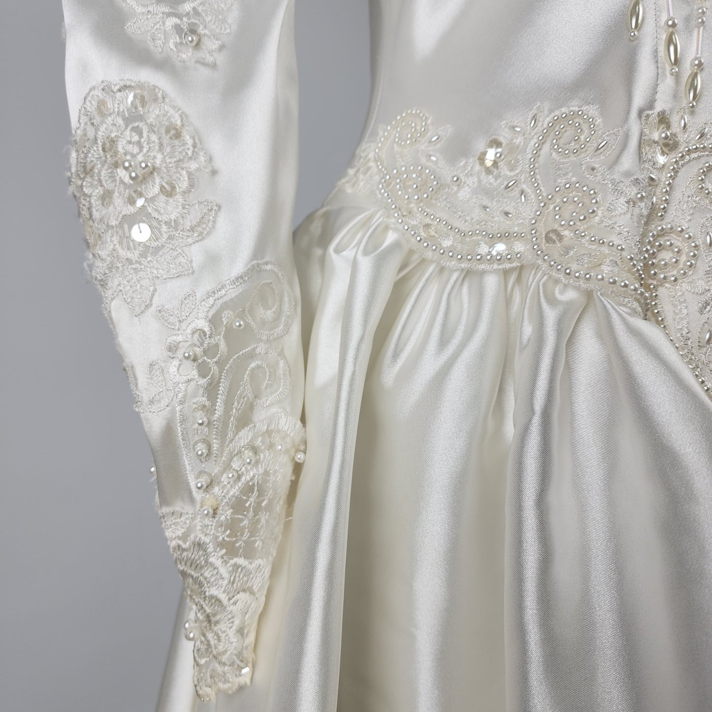 Vintage 90s Cream Satin Puff Sleeve Lace Beaded Wedding Dress Size S/M