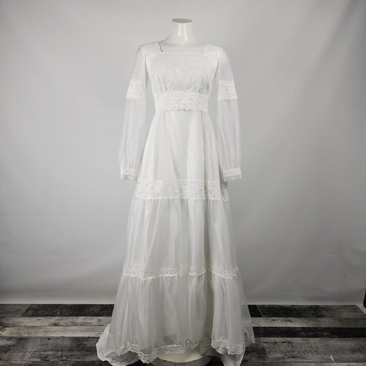 Vintage Boho White Lace Tiered Wedding Dress Size XS/S