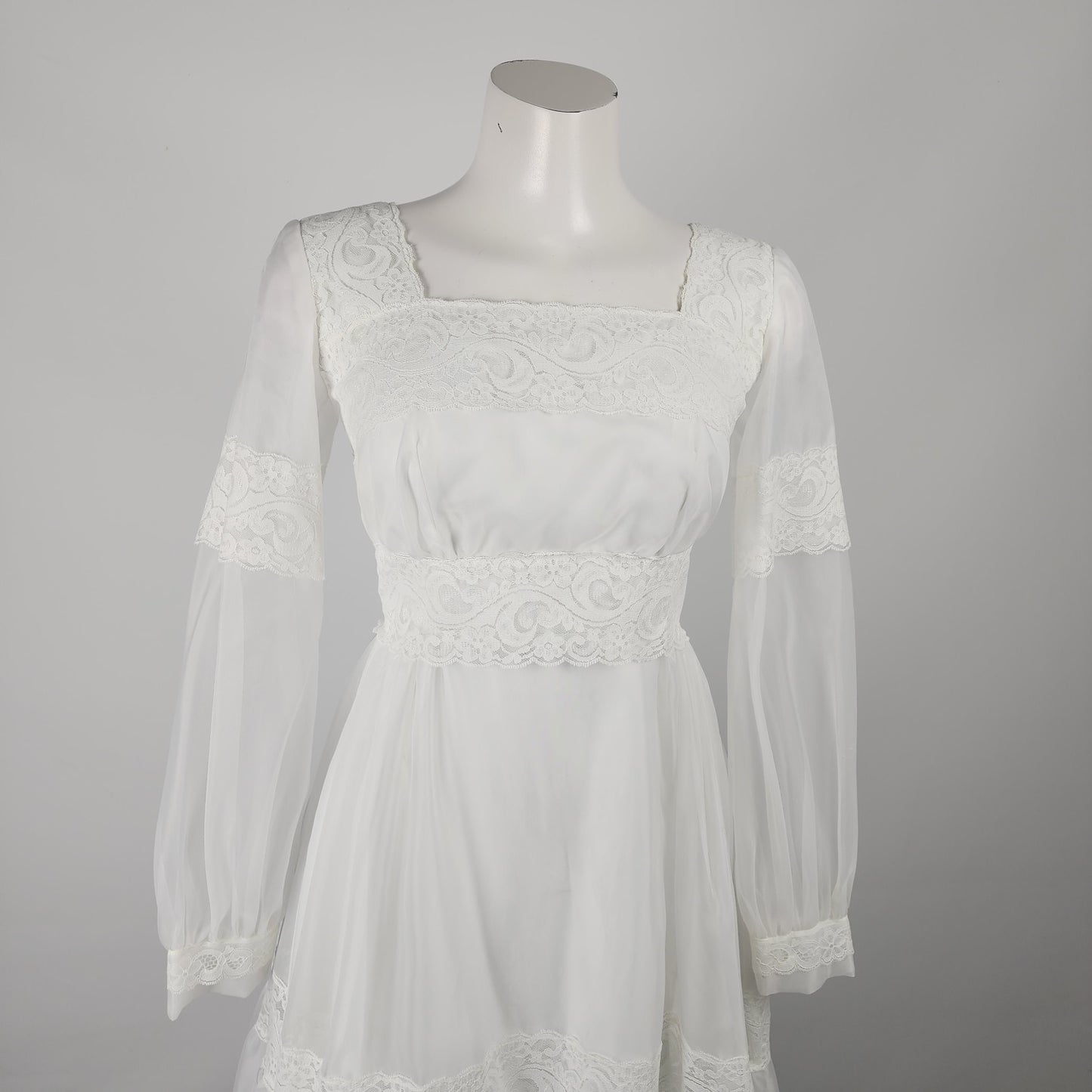 Vintage Boho White Lace Tiered Wedding Dress Size XS/S