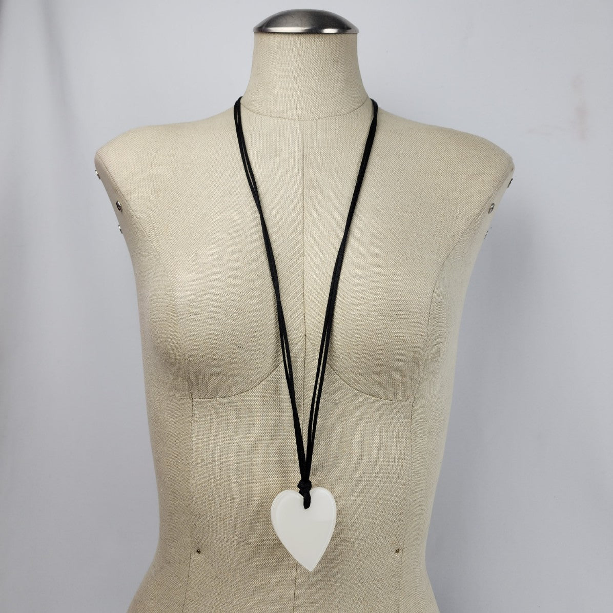 Zsiska White Oversize Heart Adjustable Necklace