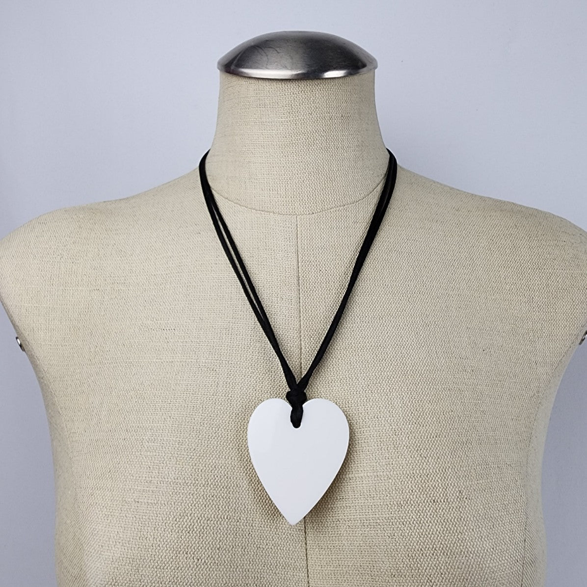 Zsiska White Oversize Heart Adjustable Necklace