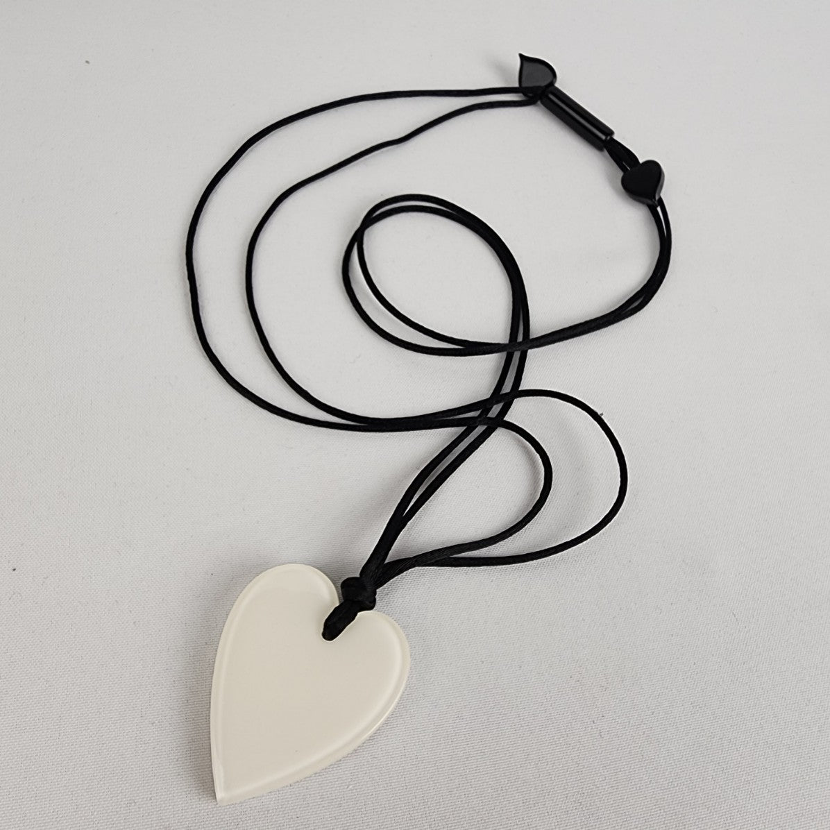 Zsiska White Oversize Heart Adjustable Necklace