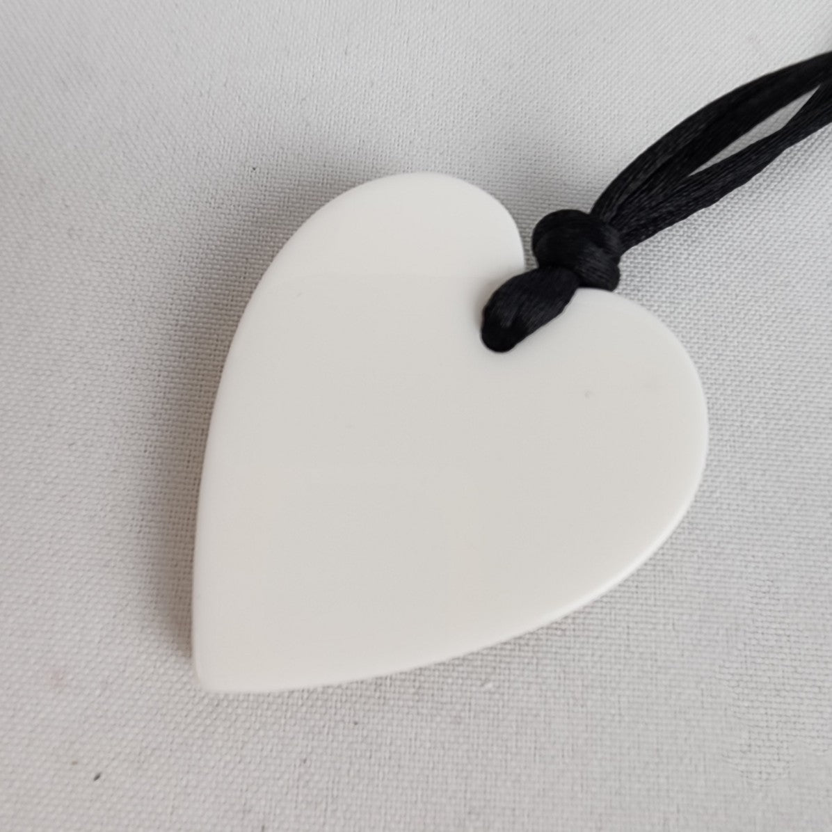 Zsiska White Oversize Heart Adjustable Necklace