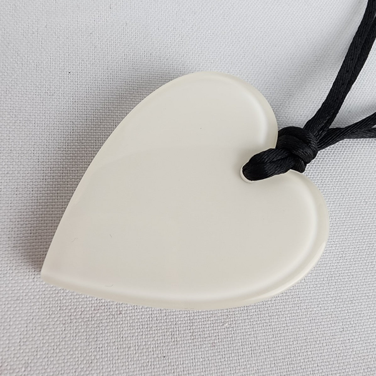 Zsiska White Oversize Heart Adjustable Necklace