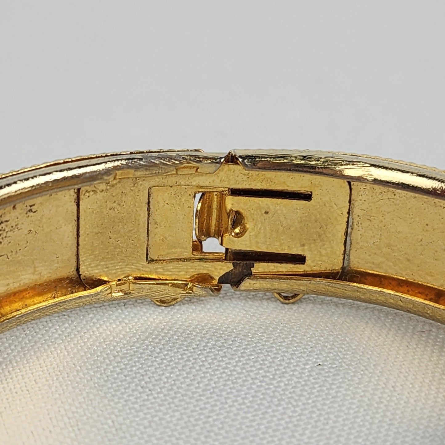 Vintage Cloisonne Gold Tone Butterfly Enamel Metal Hinge Bracelet