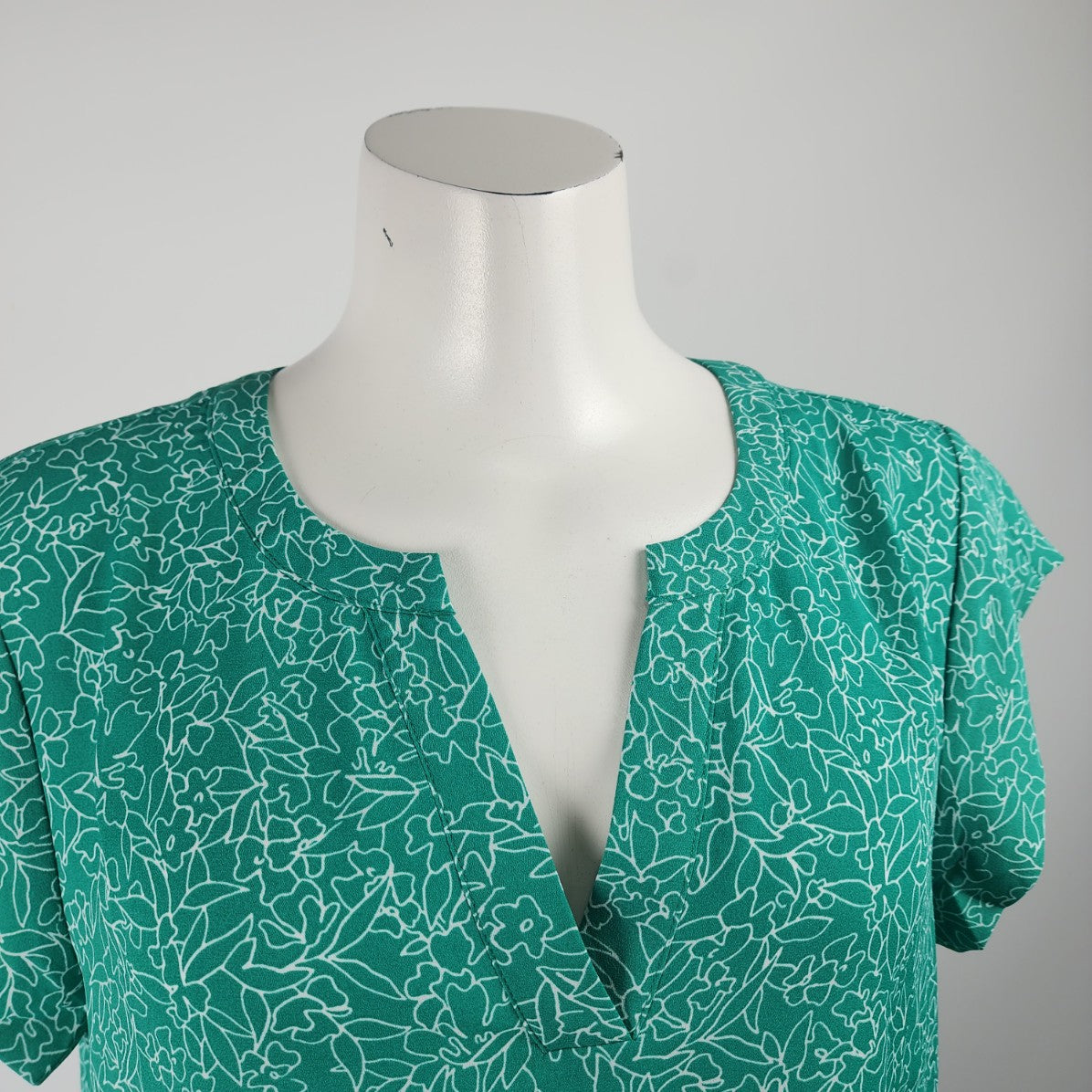 Reitman's Green Floral Blouse Size L