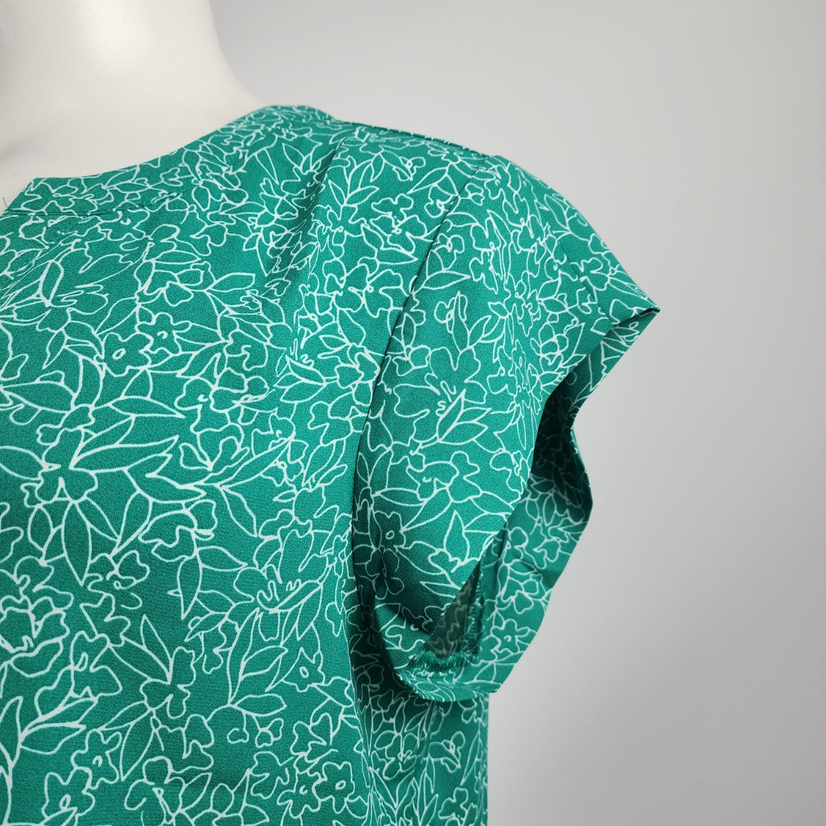 Reitman's Green Floral Blouse Size L