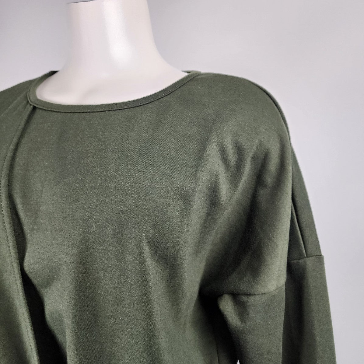 Lili Sidonio Green Long Sleeve Sweatshirt Size M/L