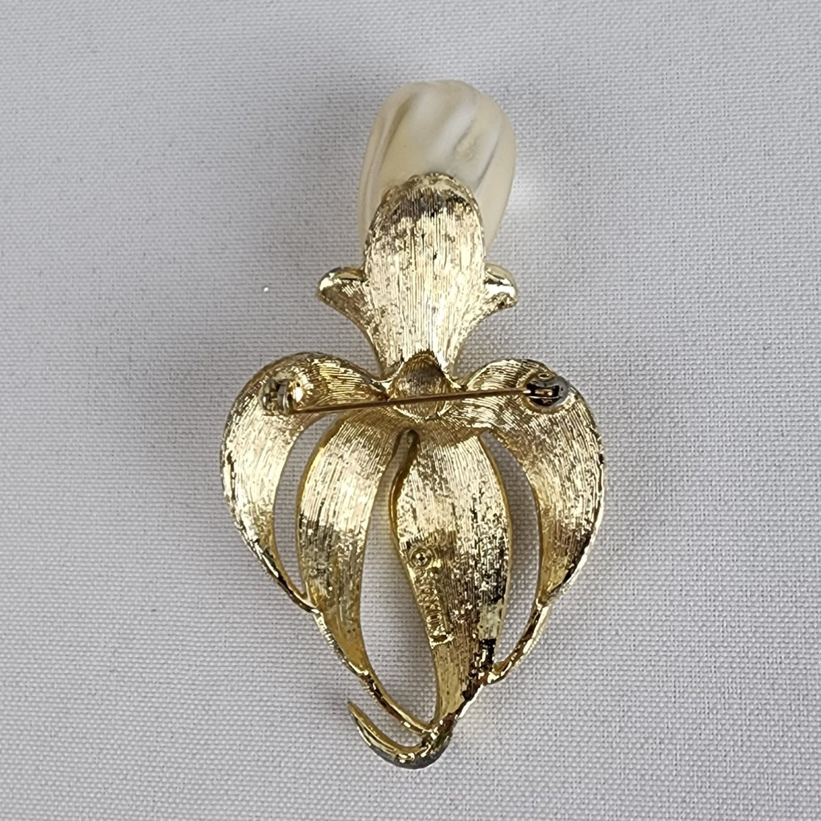 Vintage Gold Tone Oversize Flower Brooch