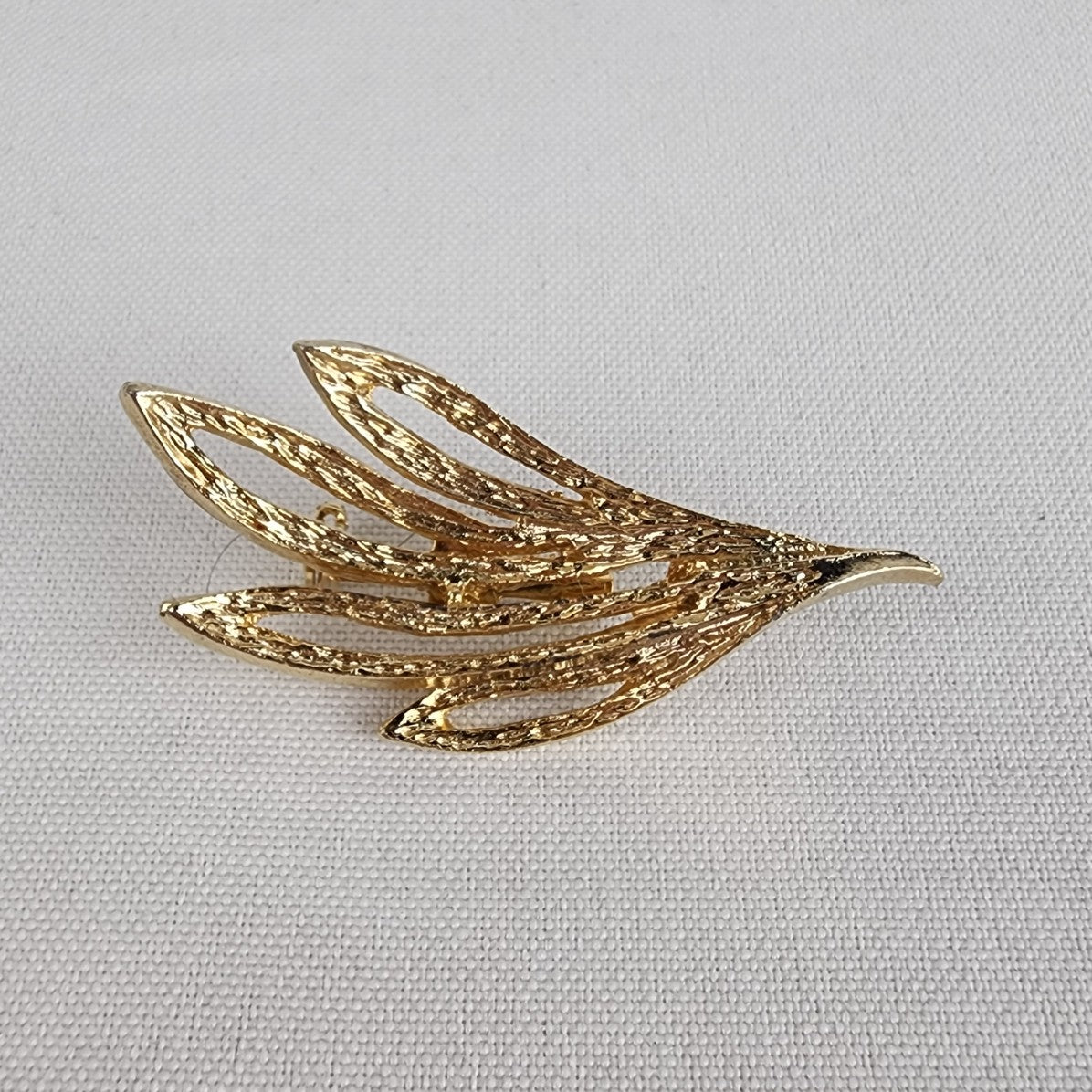 Vintage Gold Tone Leaf Brooch