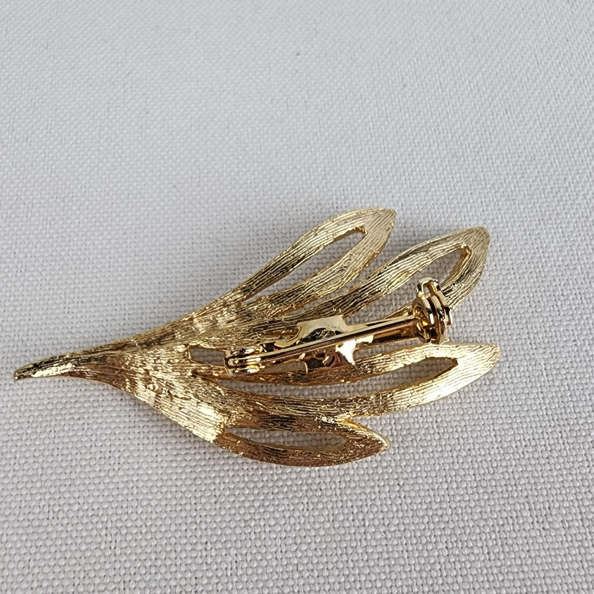 Vintage Gold Tone Leaf Brooch