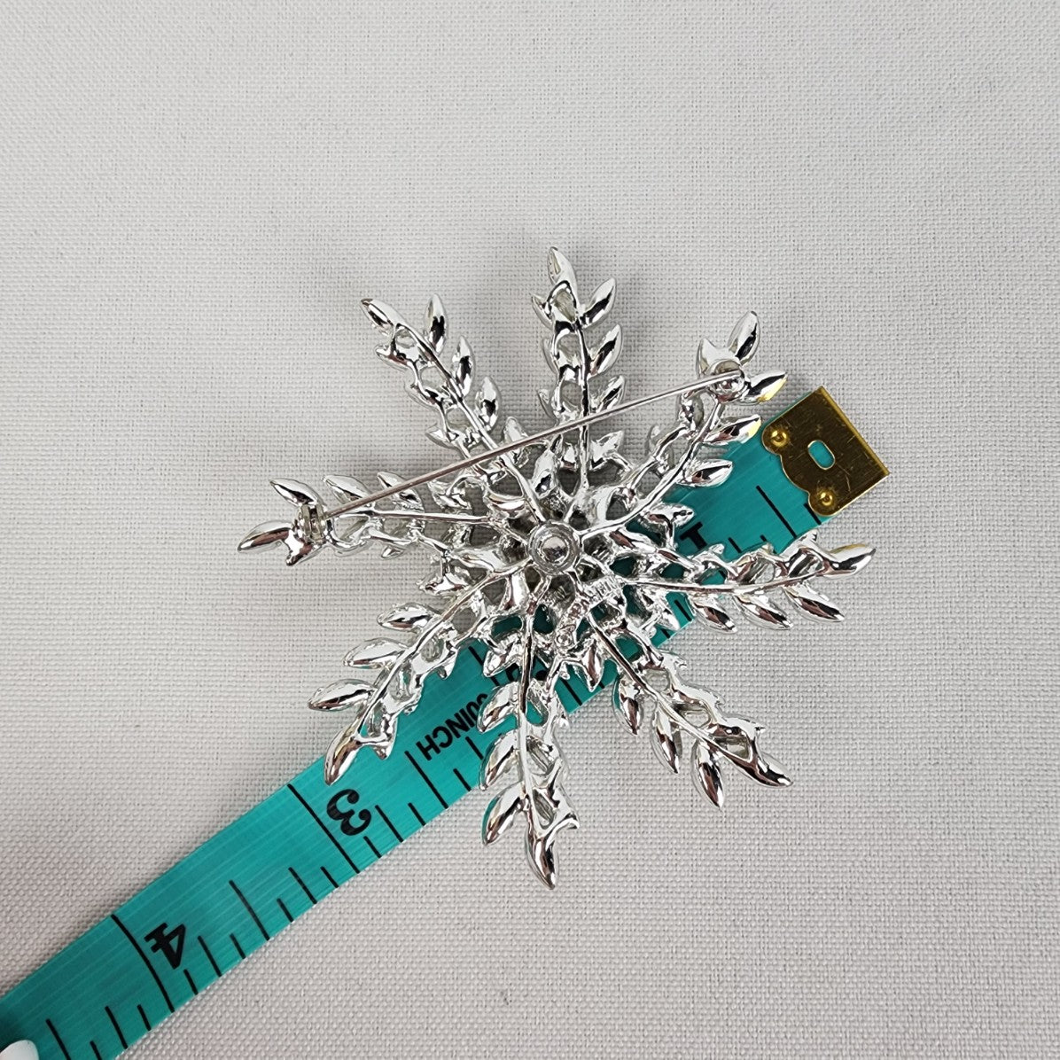 Vintage Sarah Coventry Silver Snowflake Brooch