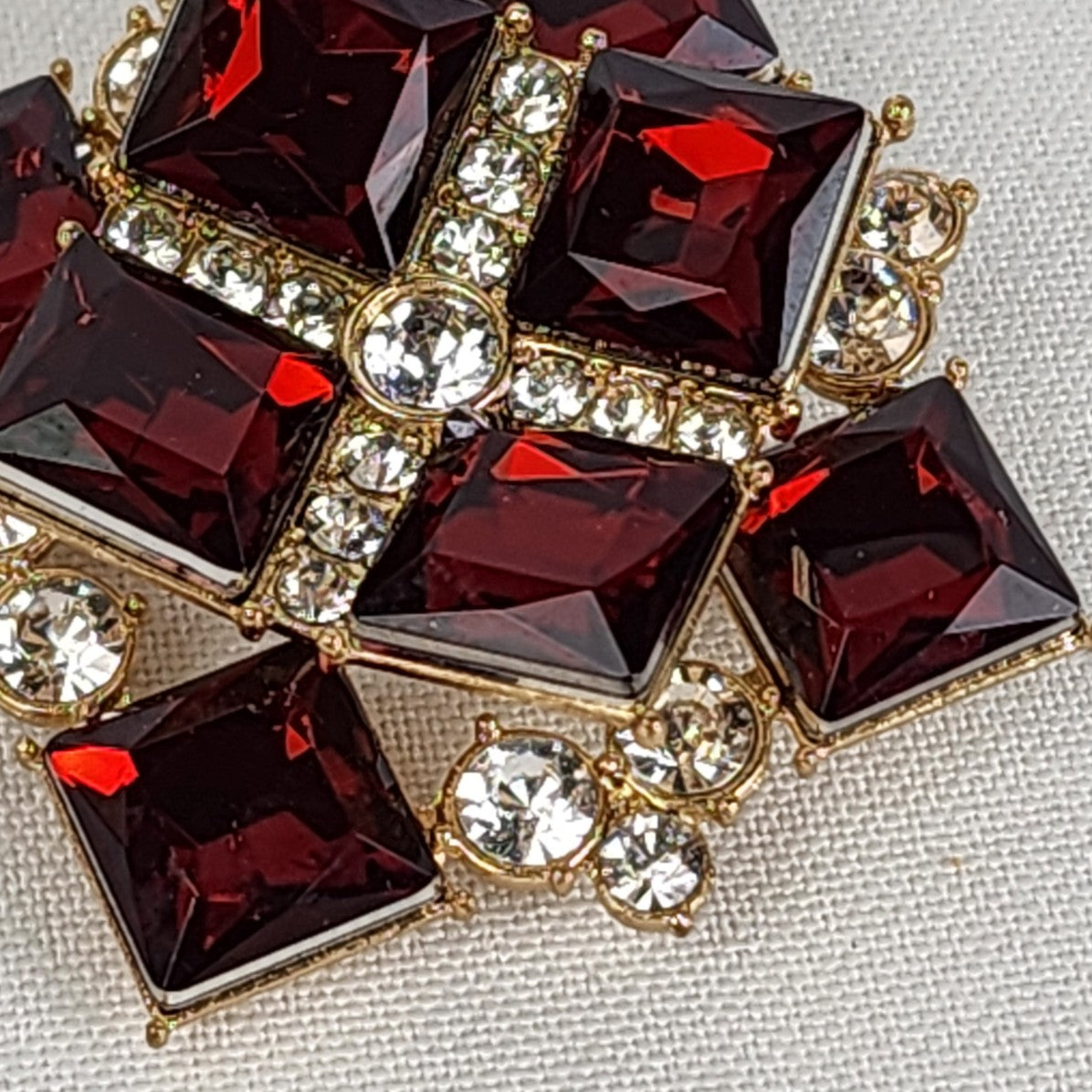 Avon Red Faceted Glass & Crystal Oversize Brooch