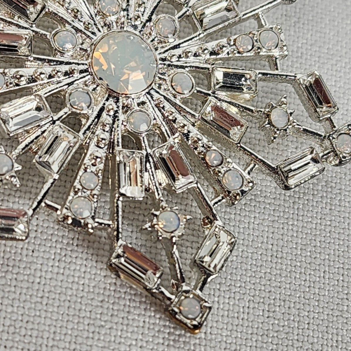 Avon Silver Tone Snowflake Brooch