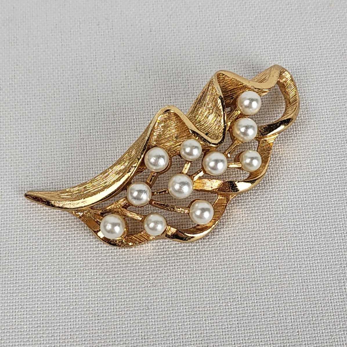 Vintage Gold Tone Leaf Faux Pearl Brooch