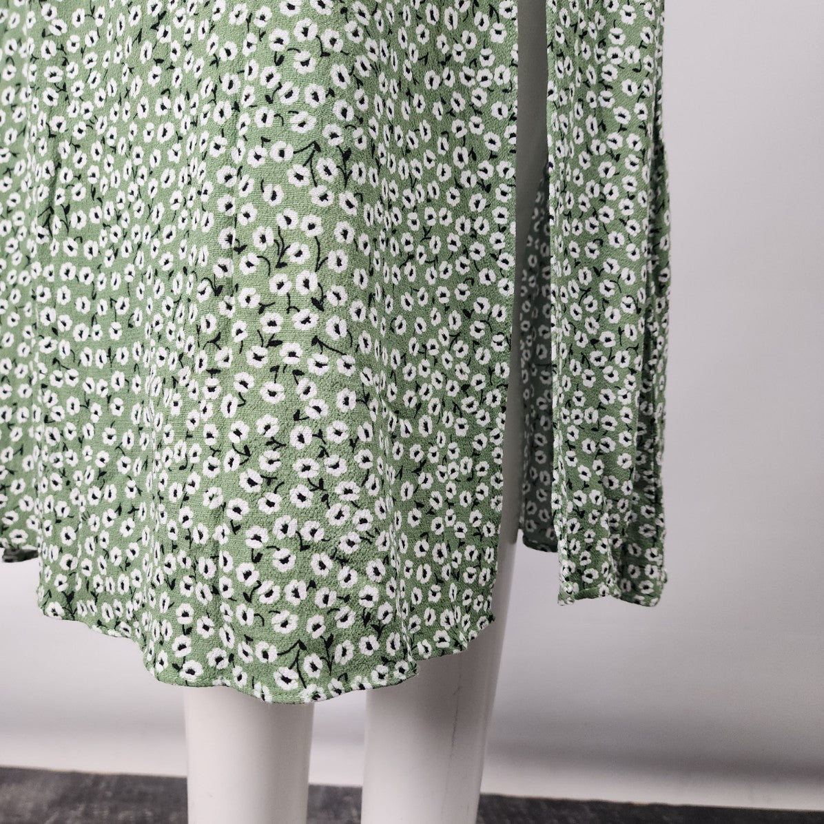 H&M Green Floral Puff Sleeve Midi Dress Size L