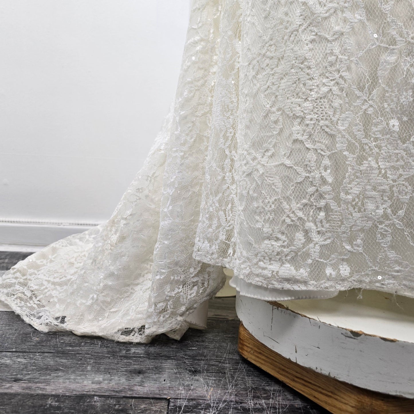 White Lace Beaded Corset Back Wedding Gown Size M/L