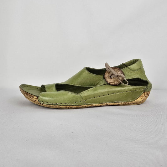 Volks Walkers Green Leather Sandals Size 7