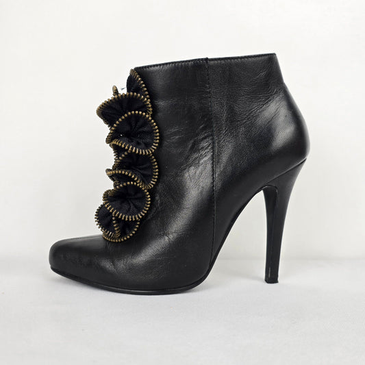 Attitude Stella Black Leather Zipper Ruffle Heeled Boots Size 6