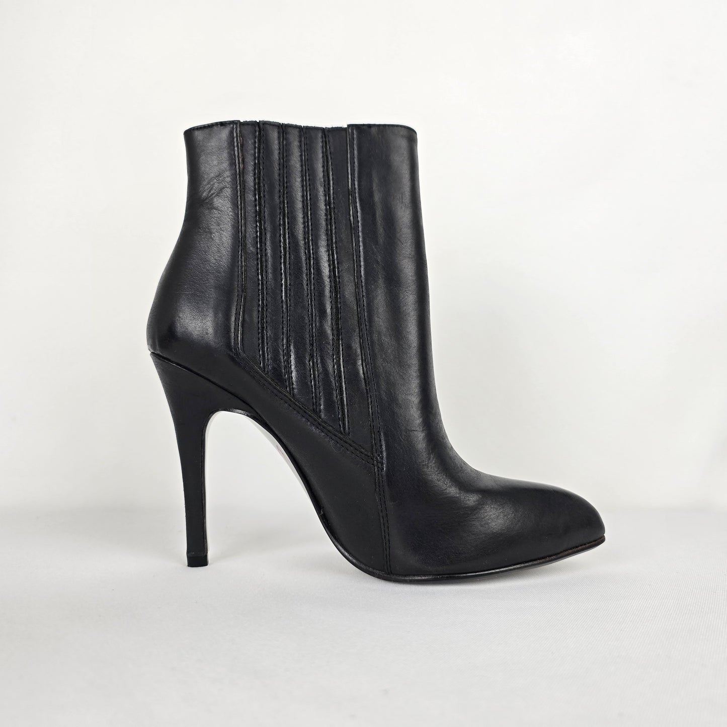 Chinese Laundry Kristin Cavallari Black Leather Heeled Booties Size 5.5
