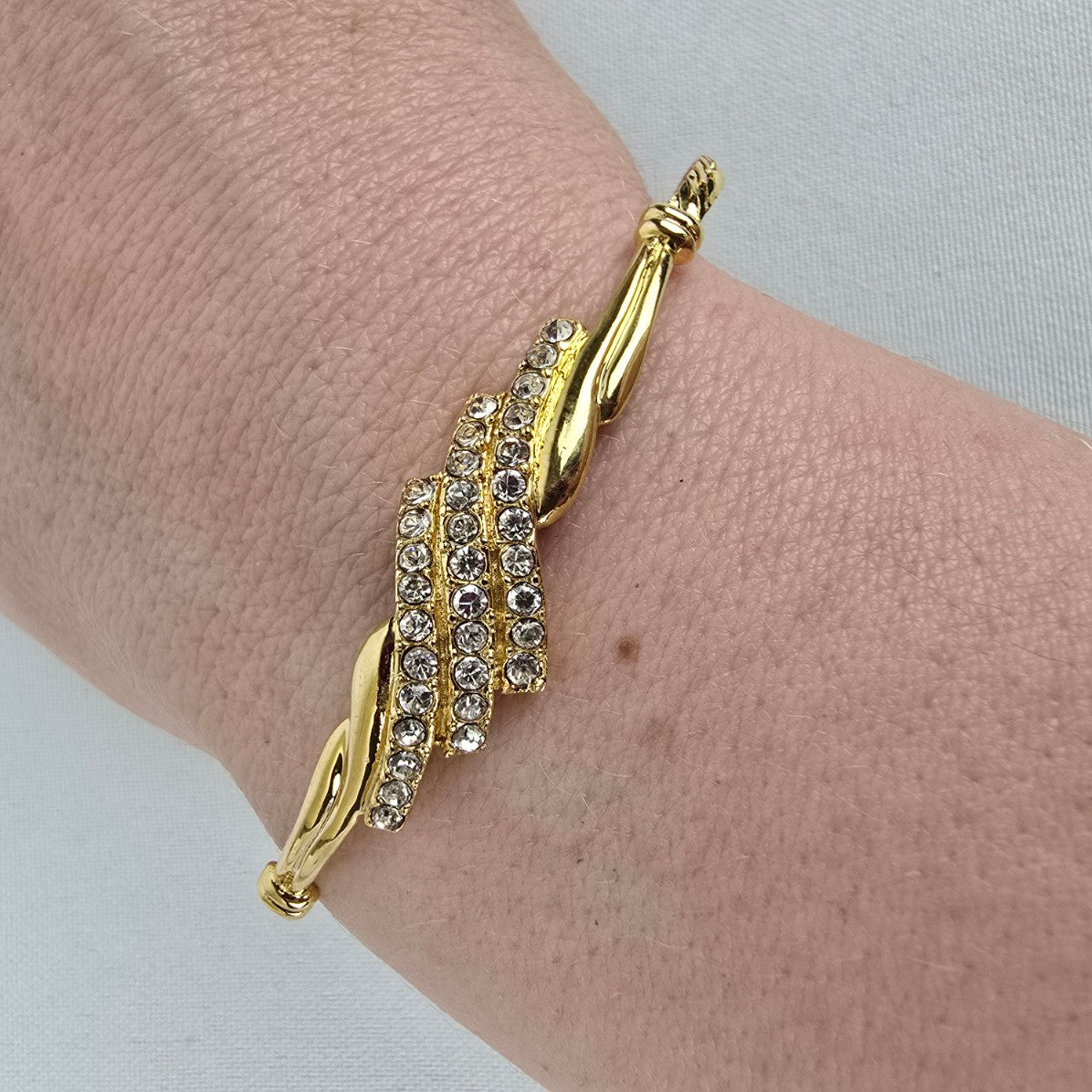 Vintage Avon Gold Tone Rhinestone Bracelet