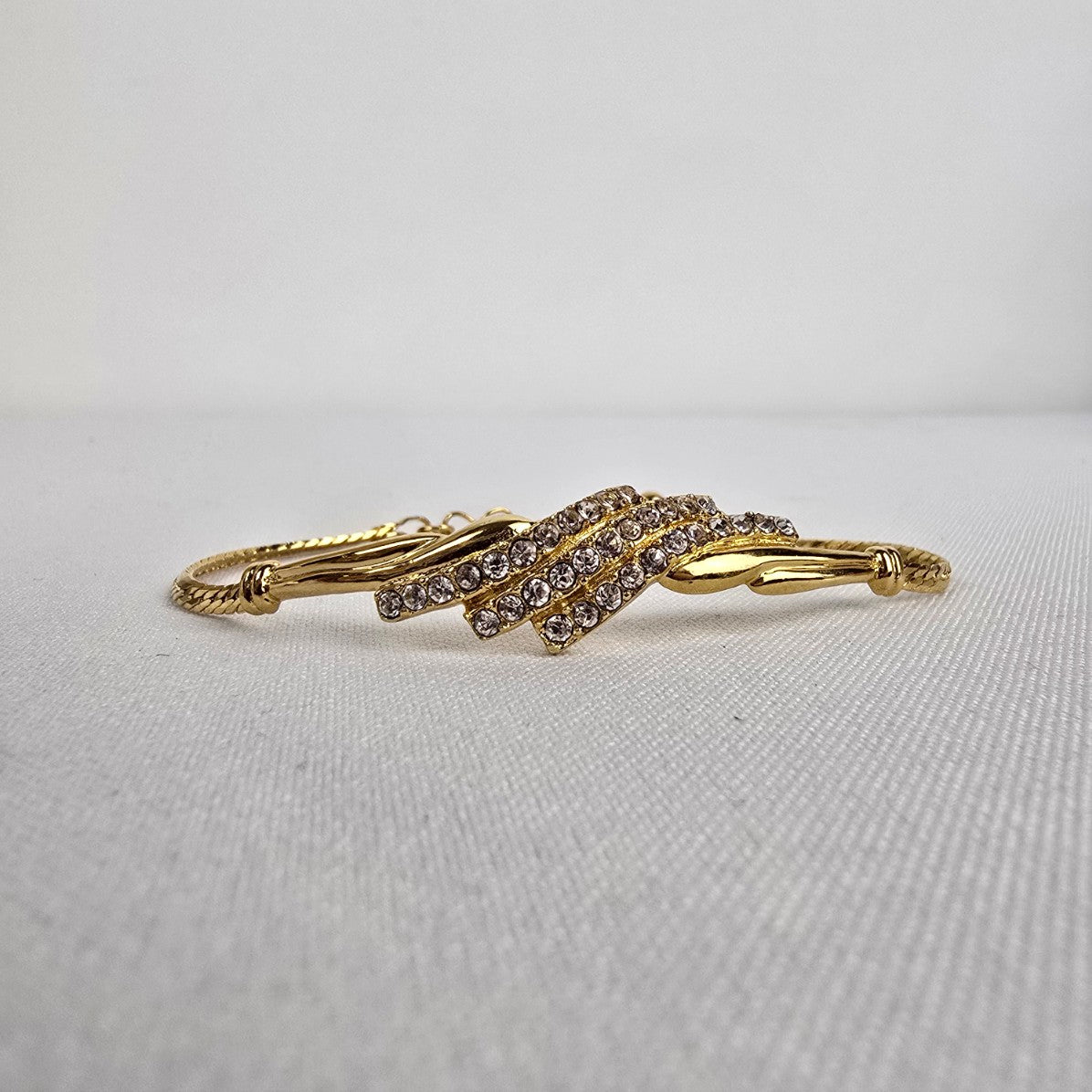Vintage Avon Gold Tone Rhinestone Bracelet