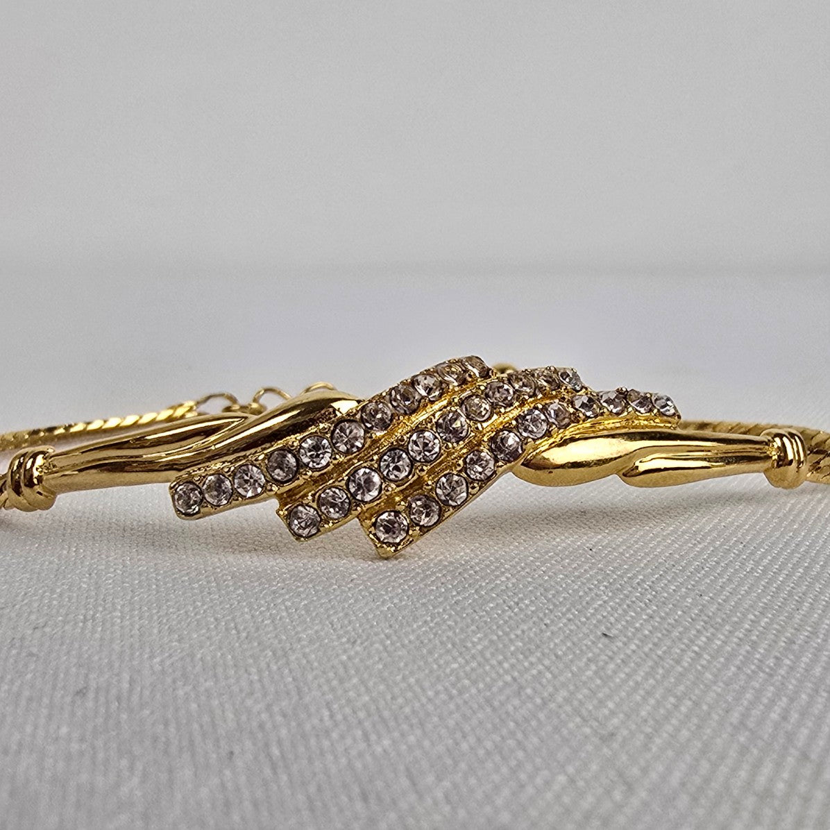 Vintage Avon Gold Tone Rhinestone Bracelet