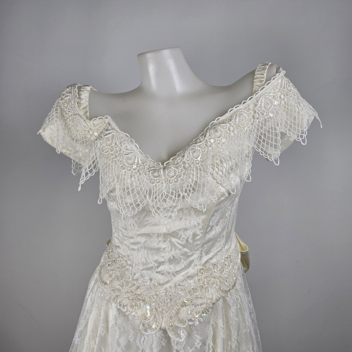 Vintage White Lace Off The Shoulder Wedding Gown Size 5/6