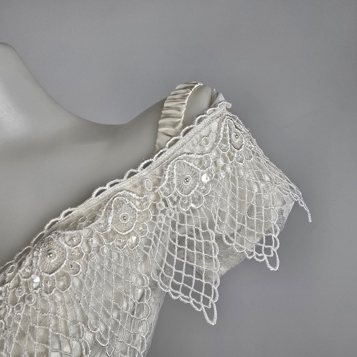 Vintage White Lace Off The Shoulder Wedding Gown Size 5/6