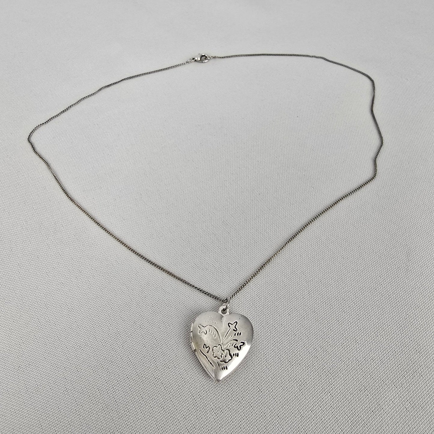 Vintage Silver Tone Floral Etched Heart Pendant Necklace