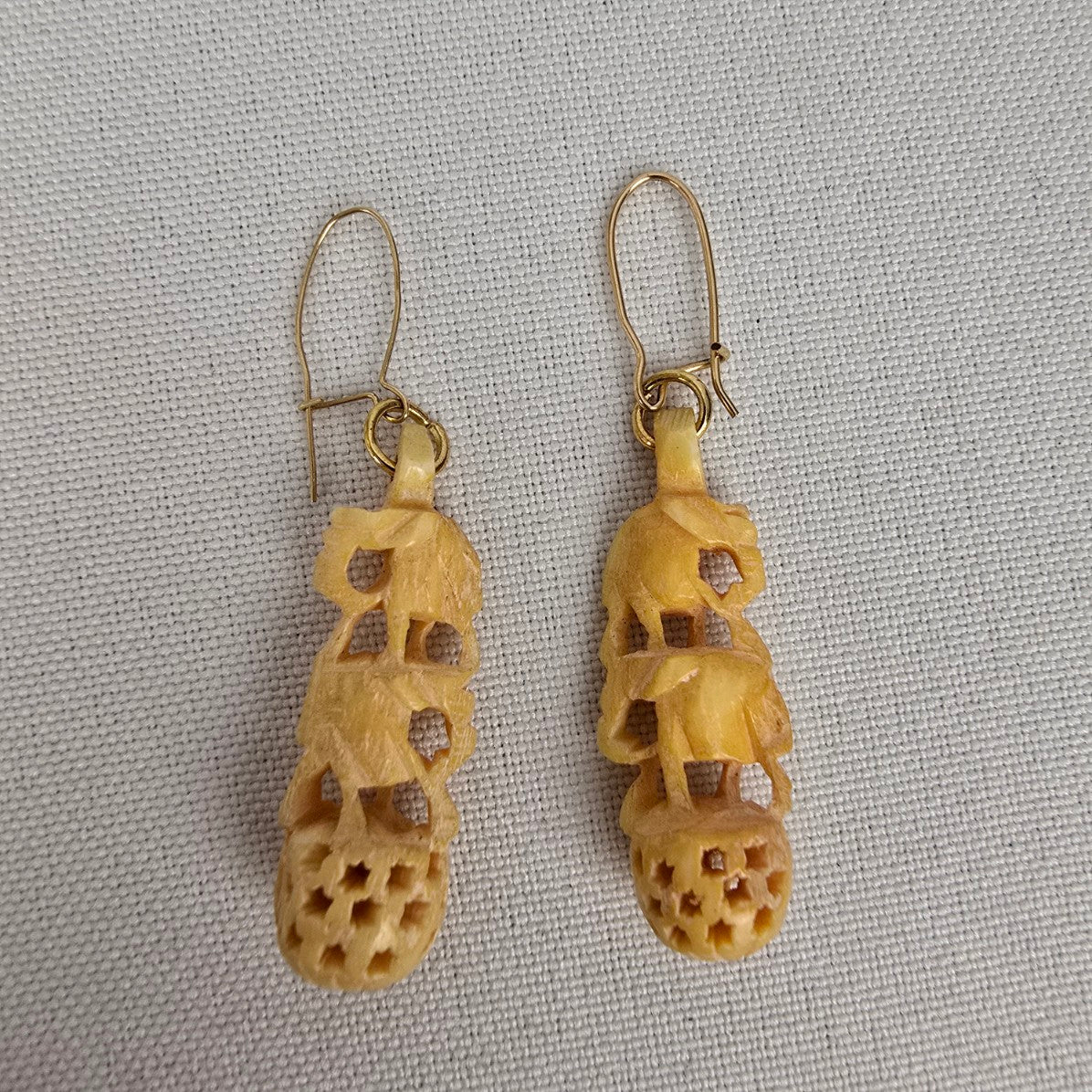 Vintage Carved Elephant Earrings