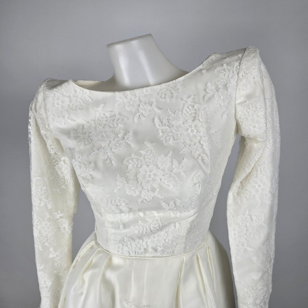 Vintage White Lace Detail Boat Neck Wedding Dress Size XS