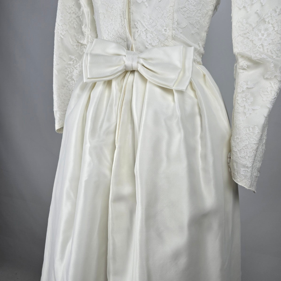 Vintage White Lace Detail Boat Neck Wedding Dress Size XS