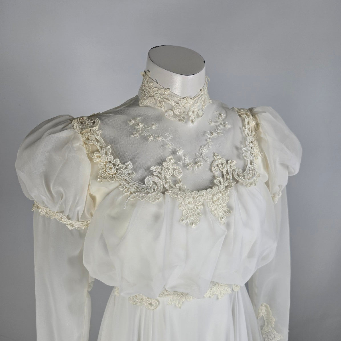 Vintage White Lace Puff Sleeve High Neck Wedding Dress Size XS