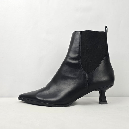 Chinese Laundry Black Leather Low Heel Ankle Boot Size 7.5