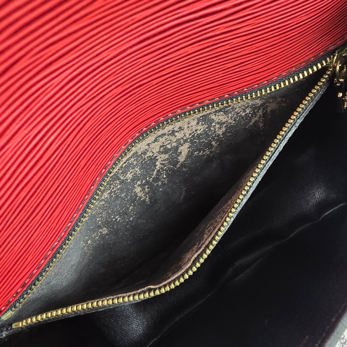 Louis Vuitton Vintage 1987 Red Epi Leather Saint Cloud Shoulder Bag