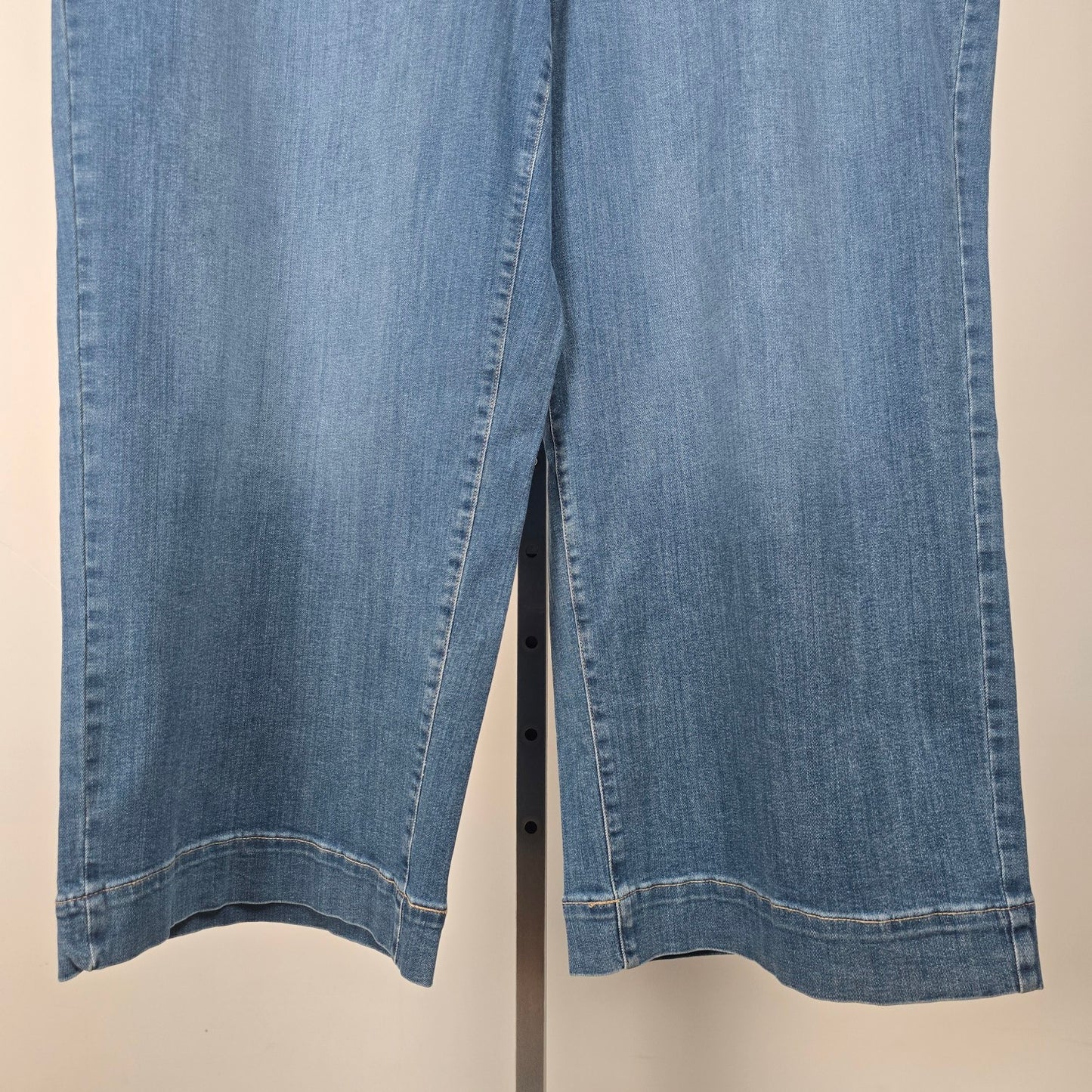 DC Jamb Large Wide Leg Curvy Medium Wash Braided Detail Jeans Size 26
