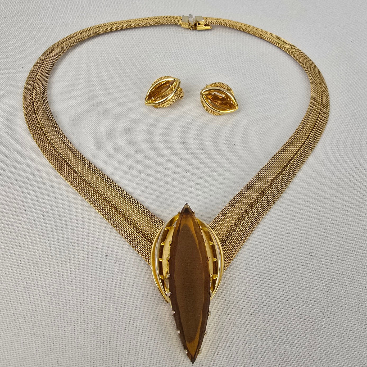 Vintage Gold Tone Brown Stone Statement Necklace & Clip On Earrings Set