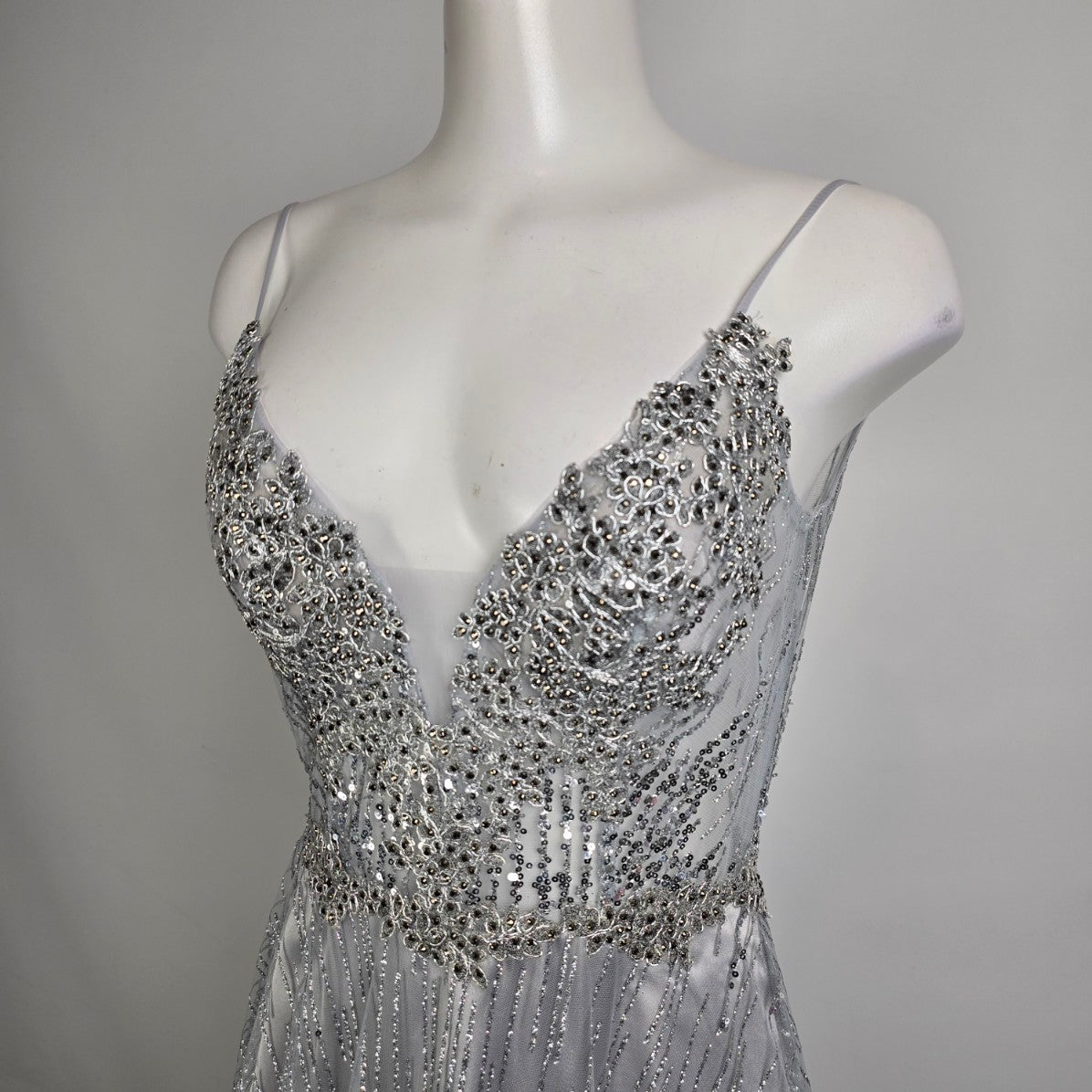 Azure Silver Beaded Sequined Long Eventwear Gown Size 8 Style AX7054