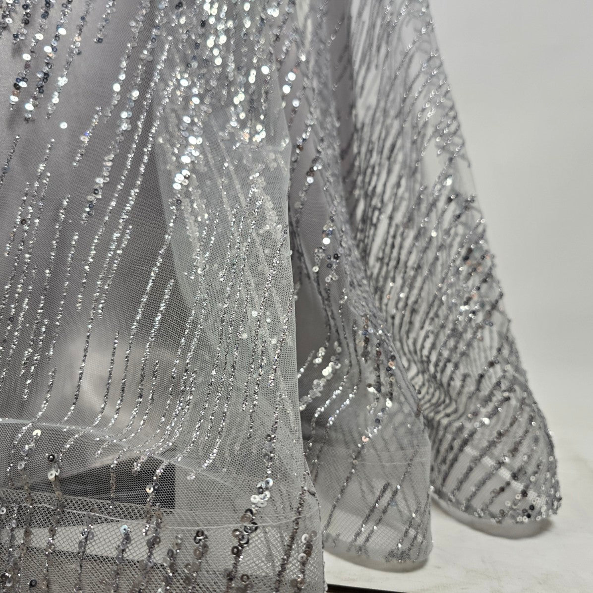 Azure Silver Beaded Sequined Long Eventwear Gown Size 8 Style AX7054