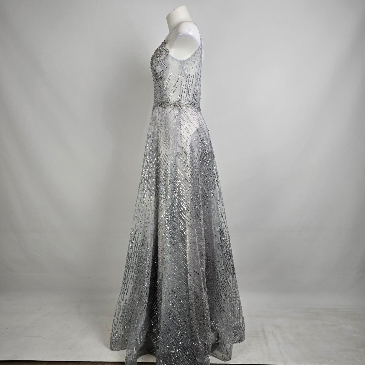 Azure Silver Beaded Sequined Long Eventwear Gown Size 8 Style AX7054