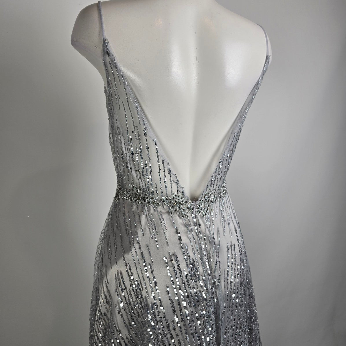 Azure Silver Beaded Sequined Long Eventwear Gown Size 8 Style AX7054