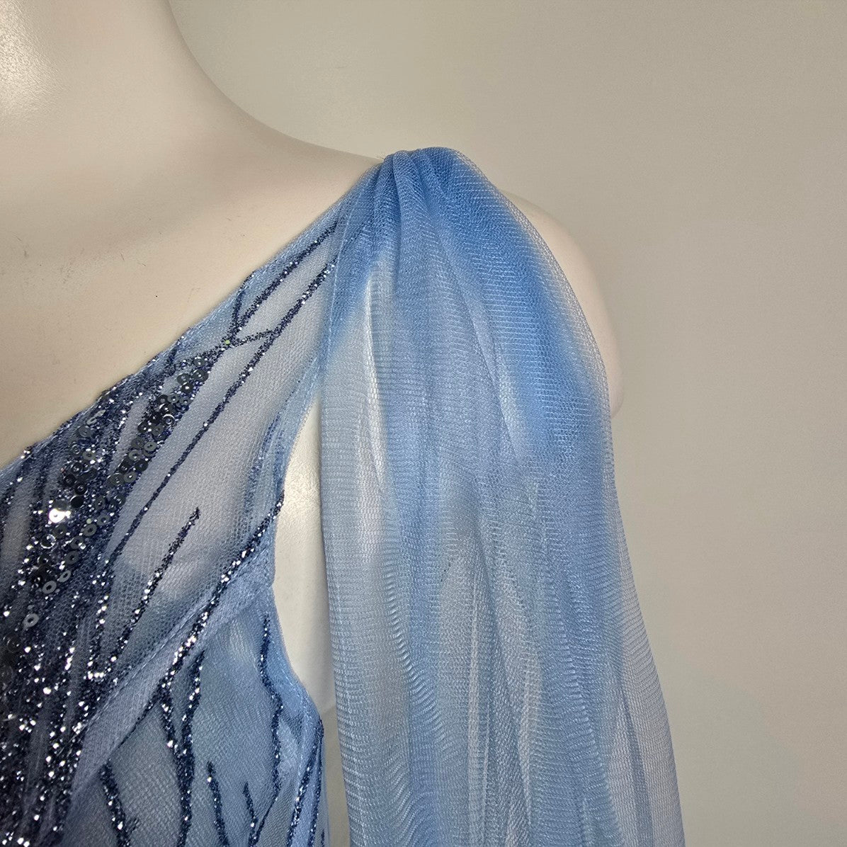 Monsini Blue Tulle Sparkle Eventwear Gown Size 6 Style 31953