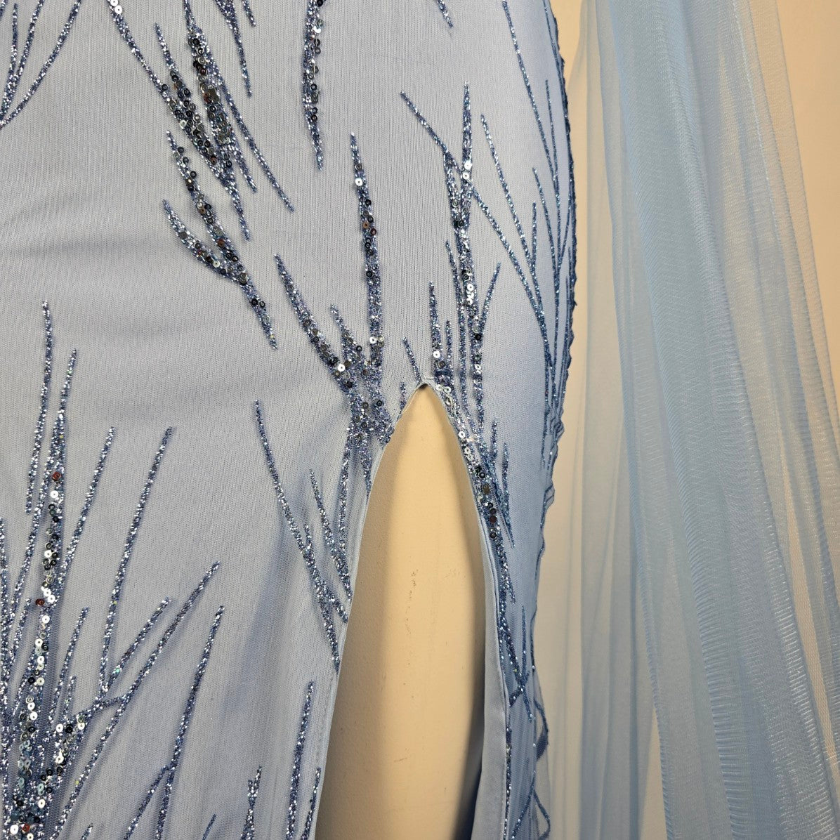 Monsini Blue Tulle Sparkle Eventwear Gown Size 6 Style 31953