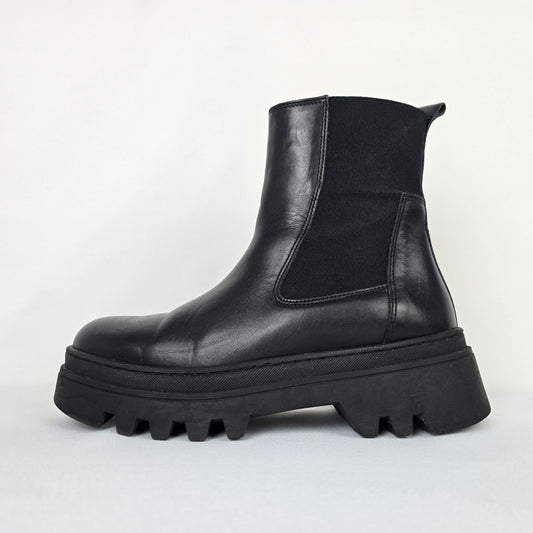 Simons Black Leather Lug Sole Chelsea Boots Size 8